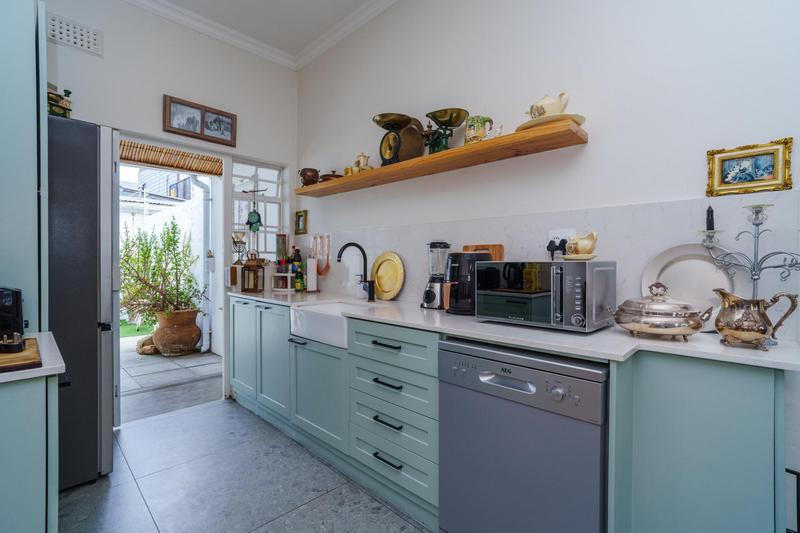 2 Bedroom Property for Sale in Harfield Village Western Cape